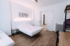 Chambres d'hôtes à Valence / Valencia - CHAMBRE TRIPLE AVEC SALLE DE BAIN EXTÉRIEURE PRIVÉE